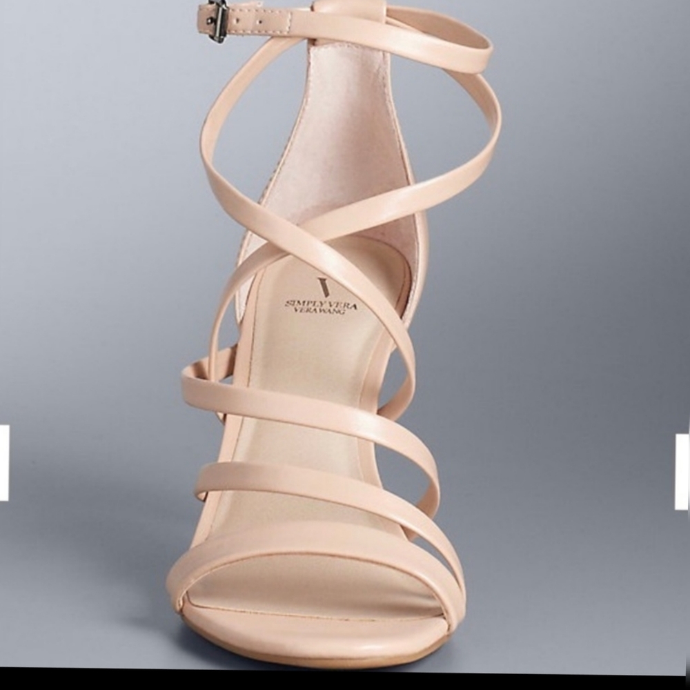 Simply Vera Vera Wang strappy sandal heels. Size 8, 3 3/4 in heel, Nude